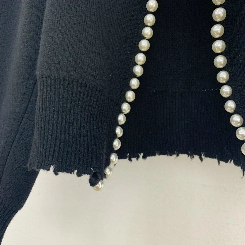 Elegant women's cardigan with pearl detail