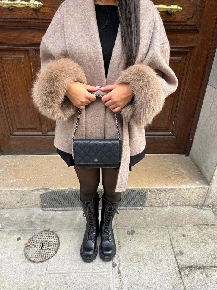 Belted women's coat with plush sleeves