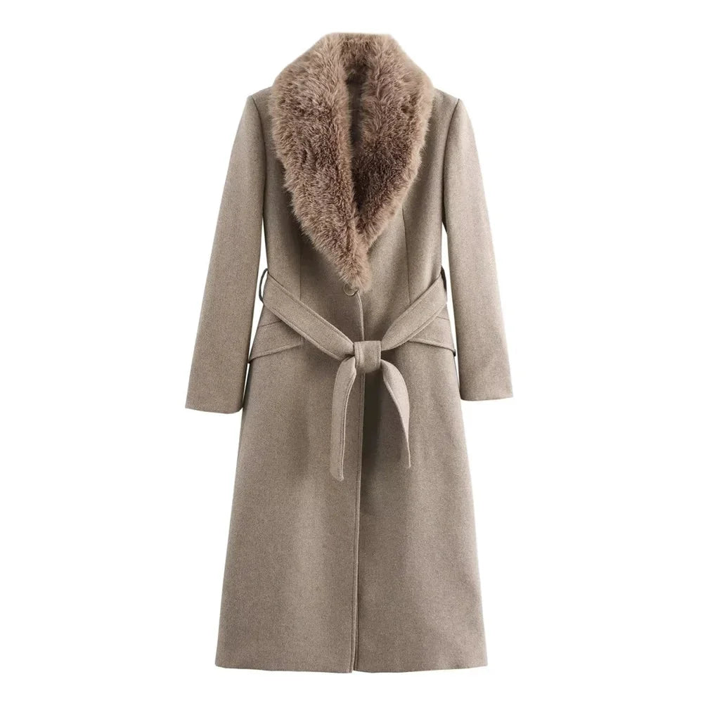Women's coat with faux fur collar and belt