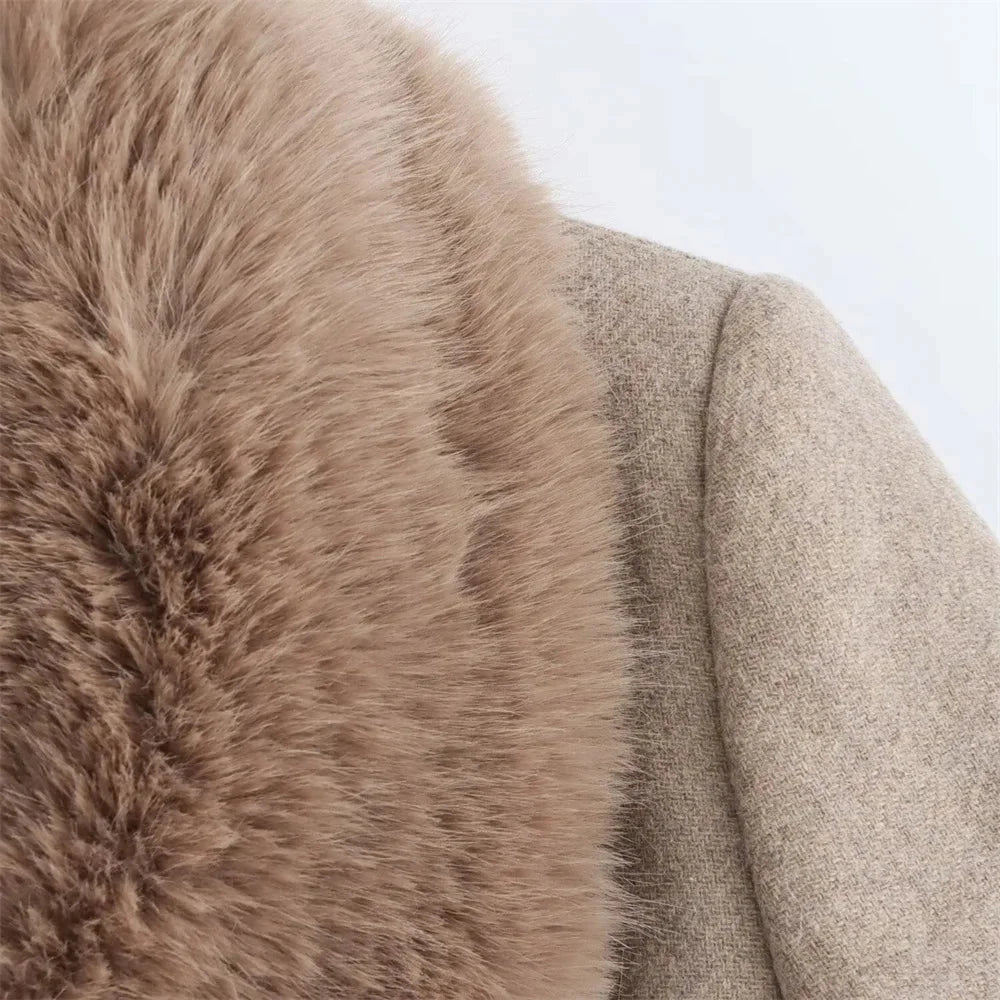 Women's coat with faux fur collar and belt