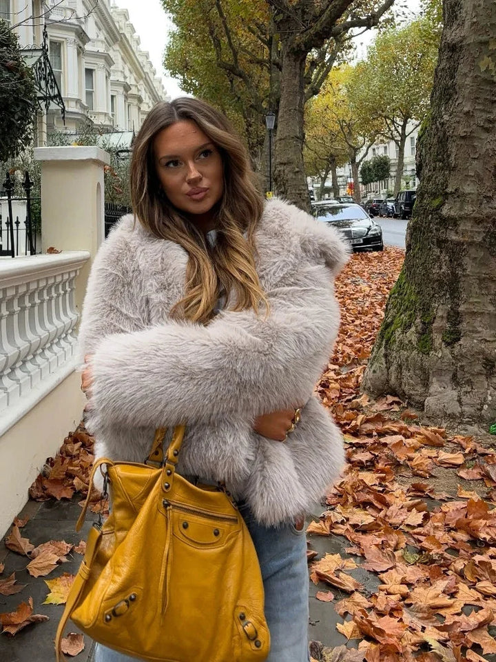 Chic Women's Coat with Soft and Enveloping Texture