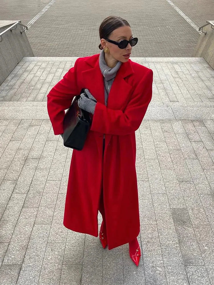 Elegant long women's coat with voluminous sleeves