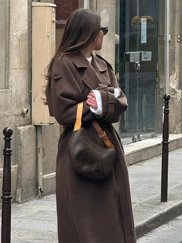 Mid-length women's coat with belt and buttons