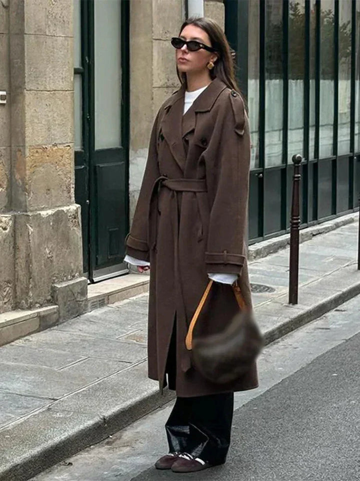 Mid-length women's coat with belt and buttons