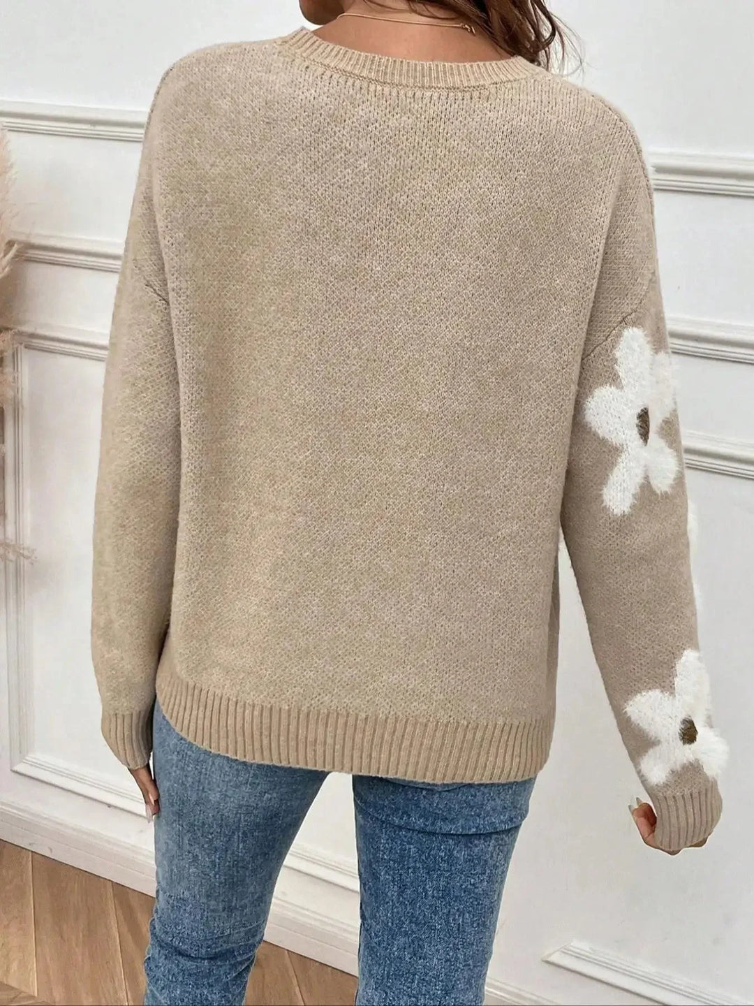 Women's Round Neck Sweater with Floral Pattern