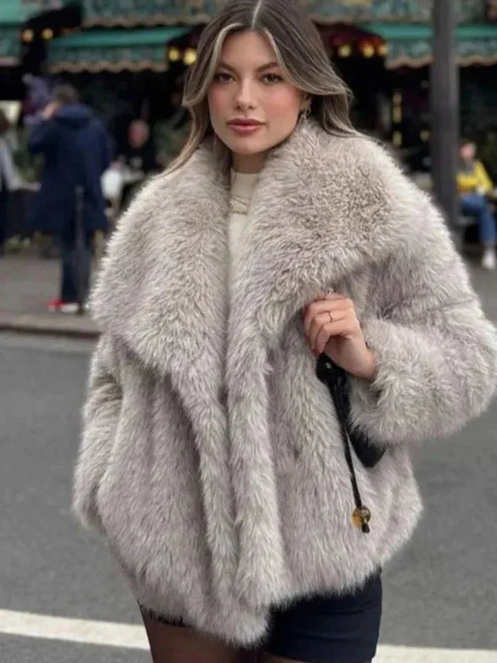 Chic Women's Jacket with Luxurious Texture and Wide Collar