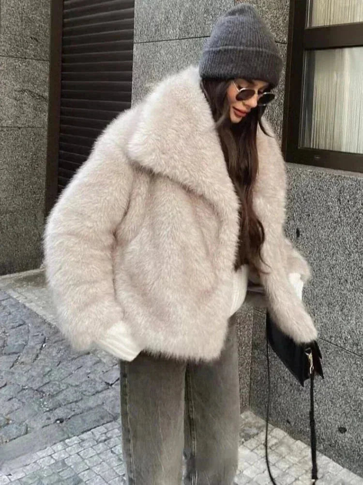 Chic Women's Jacket with Luxurious Texture and Wide Collar