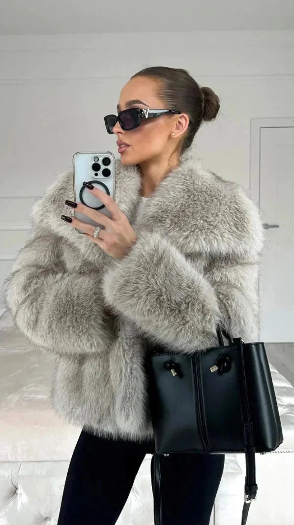 Chic Women's Jacket with Luxurious Texture and Wide Collar