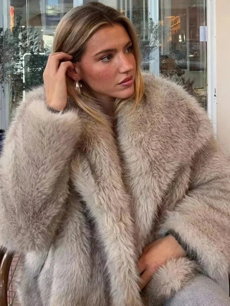 Chic Women's Jacket with Luxurious Texture and Wide Collar