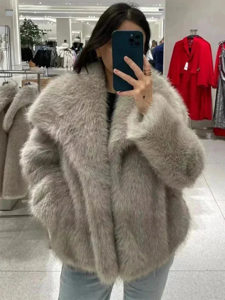 Chic Women's Jacket with Luxurious Texture and Wide Collar