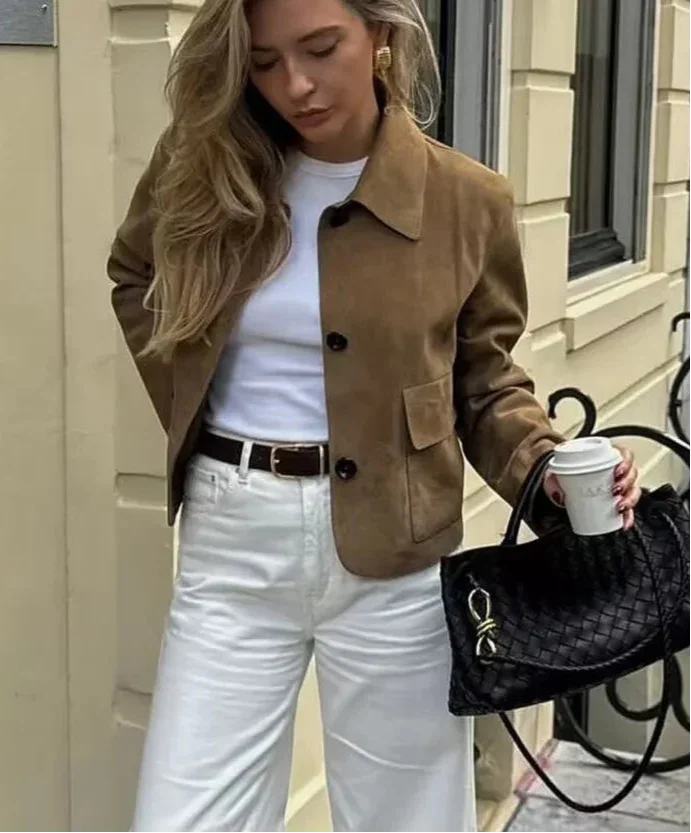 Chic brown women's jacket with buttons and classic collar