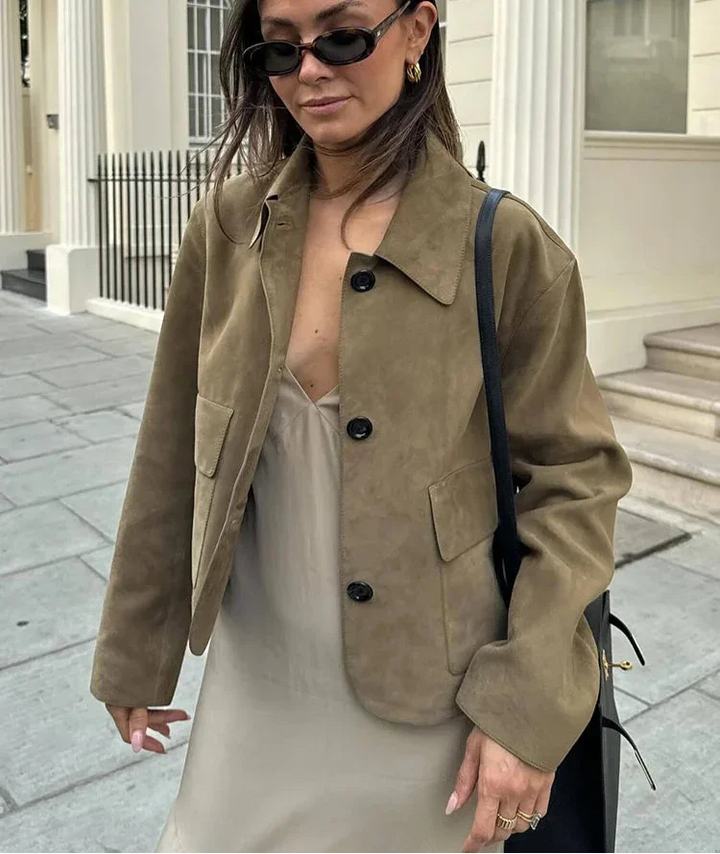 Chic brown women's jacket with buttons and classic collar