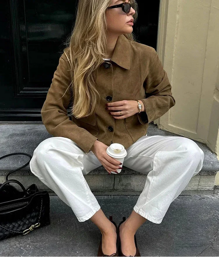 Chic brown women's jacket with buttons and classic collar